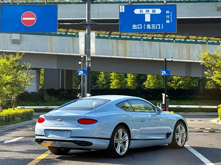 Bentley Continental GT, 2023 — фото 7 из 9