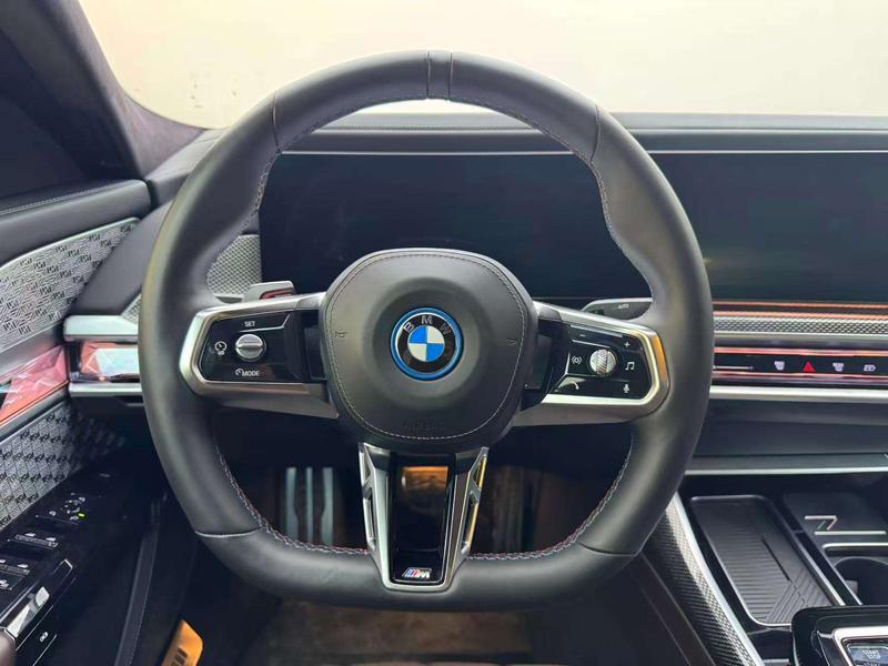 BMW i7, 2023 — фото 10 из 12