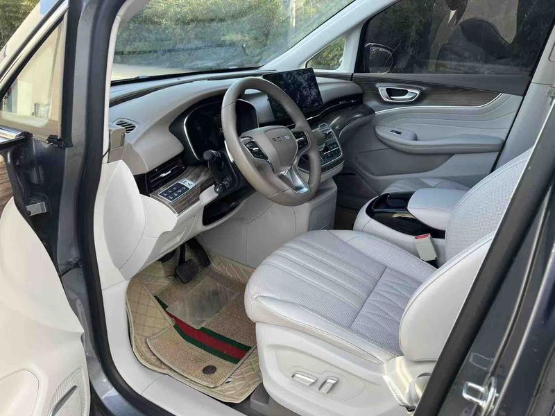 Roewe iMax 8, 2024 — фото 8 из 10