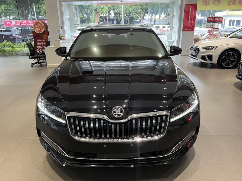 Skoda Superb, 2023 — фото 2 из 12