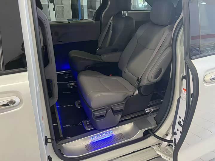 Toyota Granvia, 2023 — фото 7 из 9