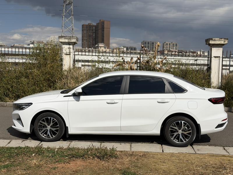Geely Emgrand, 2023 — фото 4 из 12