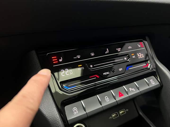Skoda Karoq, 2023 — фото 7 из 9