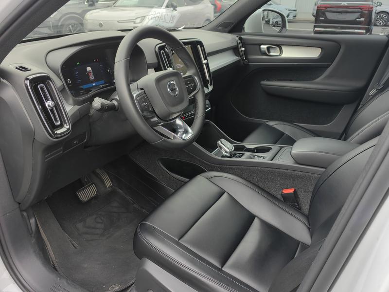 Volvo XC40, 2023 — фото 5 из 8