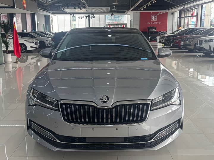 Skoda Superb, 2023 — фото 2 из 9