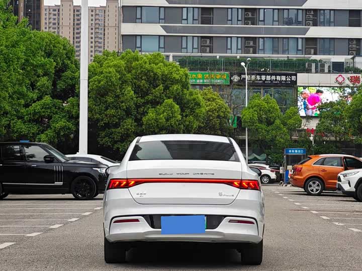 BYD Qin Plus, 2023 — фото 8 из 9