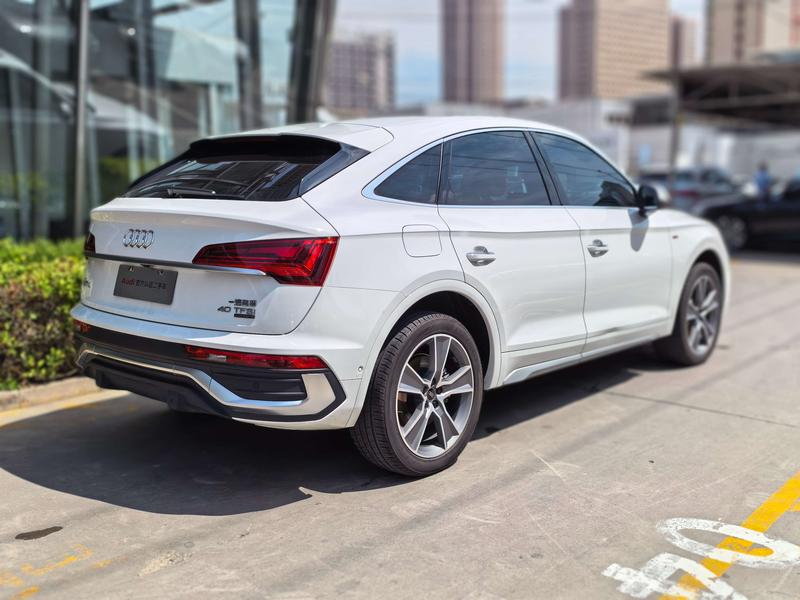 Audi Q5L Sportback, 2022 — фото 6 из 12