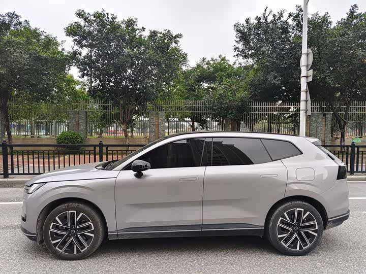 Volvo XC70 Hybrid, 2025 — фото 7 из 9