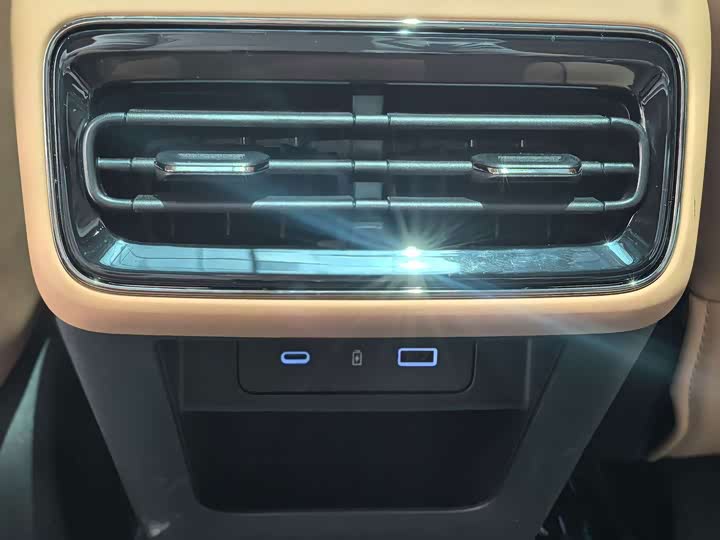 Geely Galaxy Starshine 8 EM-i, 2025 — фото 7 из 9