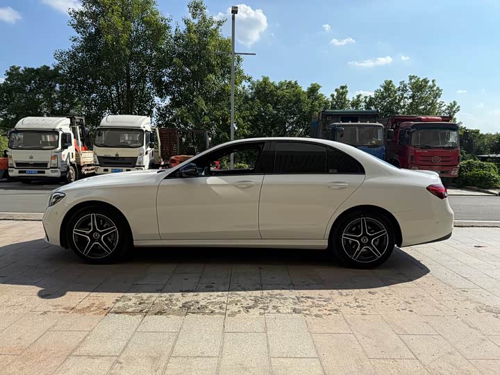 Mercedes-Benz E-Class, 2023 — фото 4 из 9