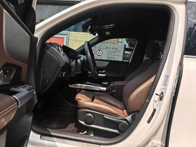 Mercedes-Benz GLB-Class, 2023 — фото 8 из 10