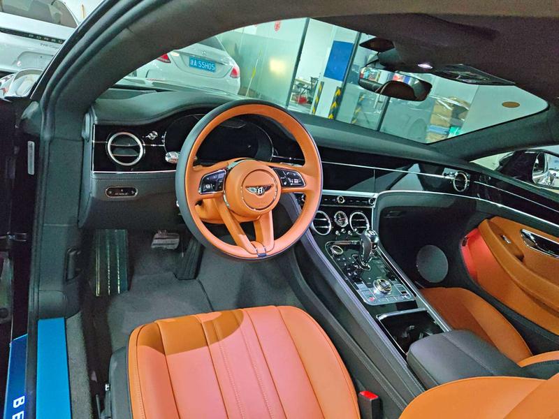 Bentley Continental GT, 2023 — фото 5 из 8