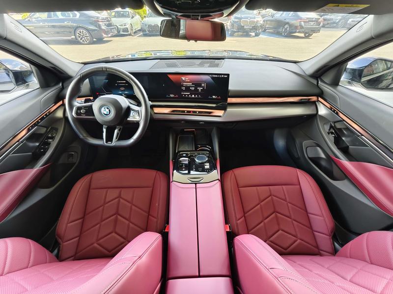 BMW i5, 2025 — фото 7 из 12