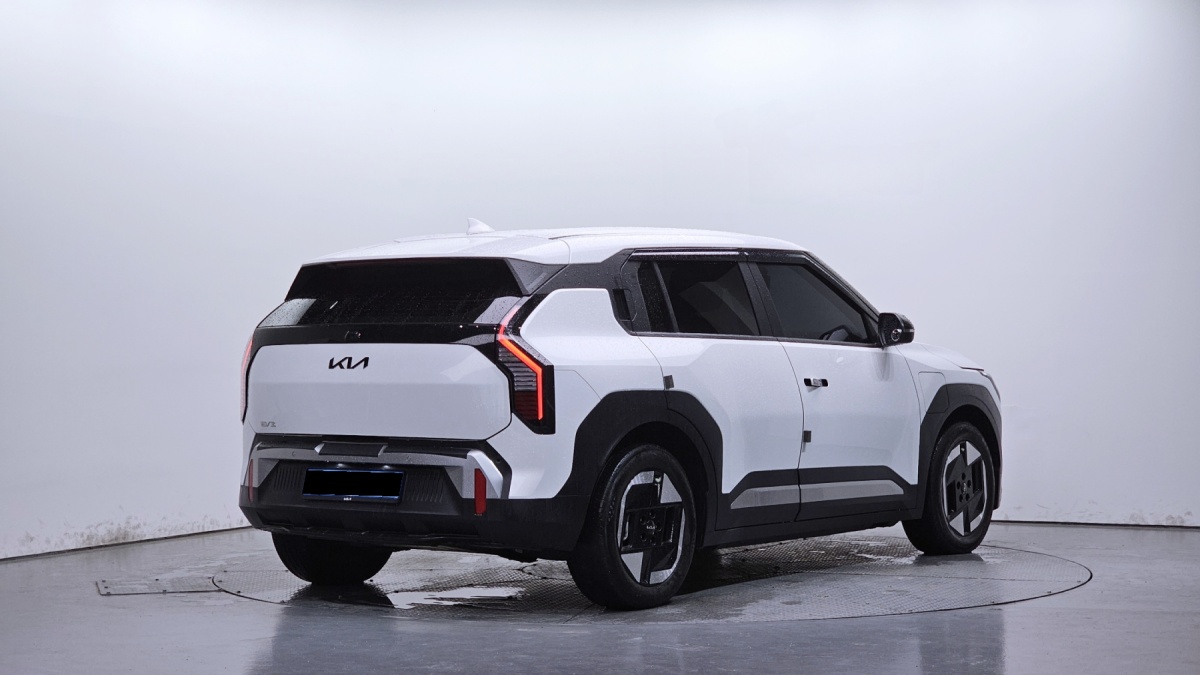 Kia EV3, 2024 — фото 2 из 12