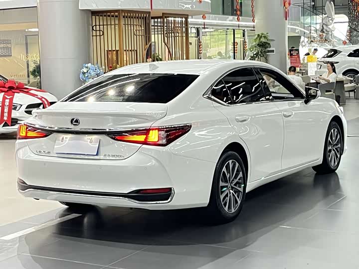 Lexus ES, 2023 — фото 9 из 9