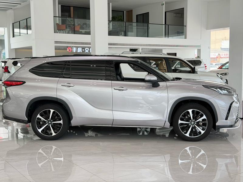 Toyota Crown Kluger, 2022 — фото 6 из 12