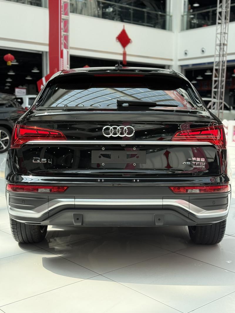 Audi Q5L Sportback, 2021 — фото 4 из 10