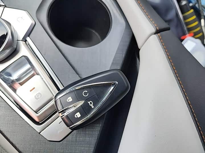 Changan UNI-V Hybrid, 2024 — фото 9 из 9
