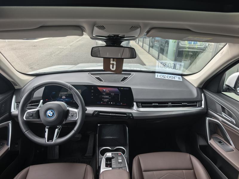 BMW iX1, 2025 — фото 6 из 12