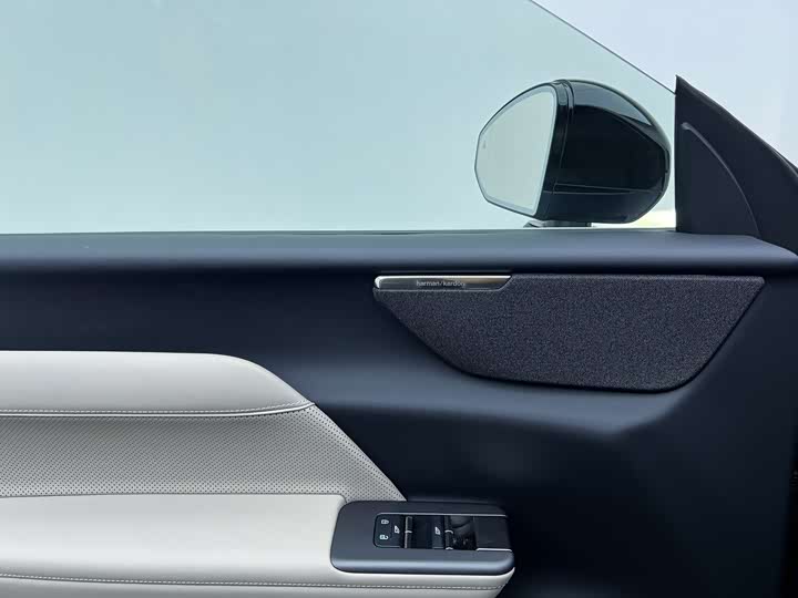 Volvo XC70 Hybrid, 2025 — фото 7 из 9