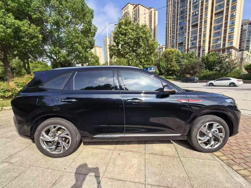 Hongqi HS3 Hybrid, 2025 — фото 5 из 9