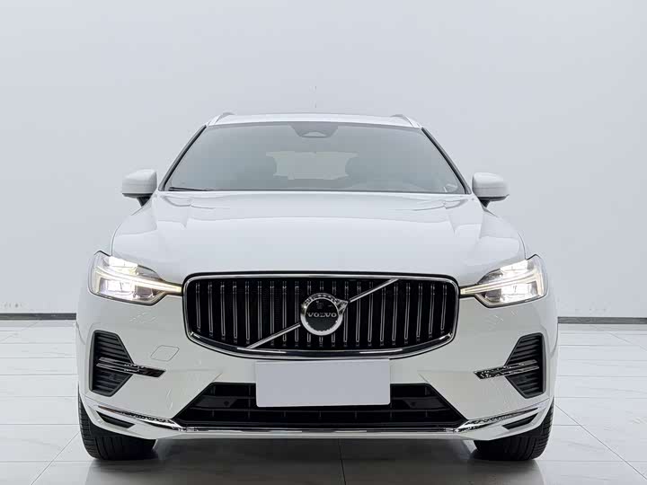 Volvo XC60, 2023 — фото 2 из 9