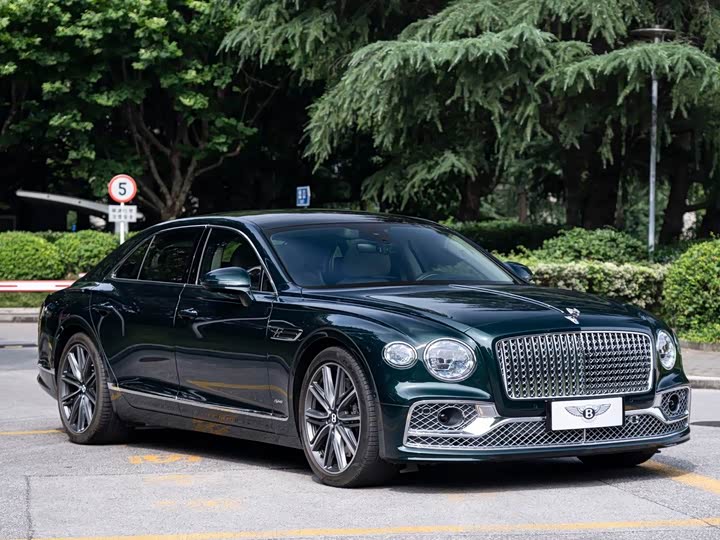 Bentley Flying Spur Hybrid, 2023 — фото 3 из 9