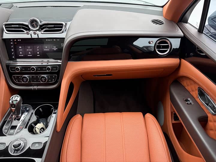 Bentley Bentayga, 2021 — фото 8 из 9