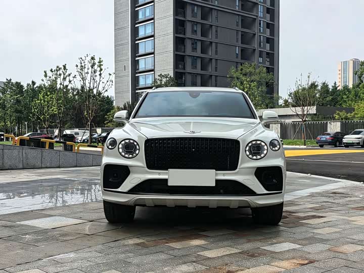 Bentley Bentayga, 2024 — фото 2 из 9