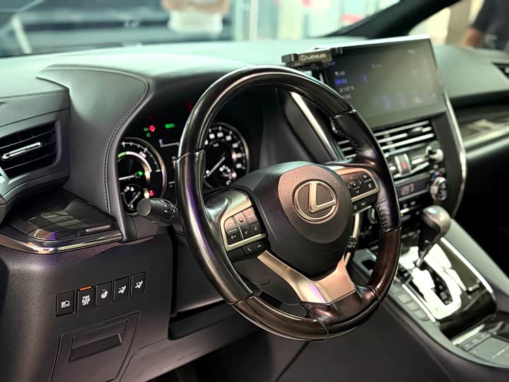 Lexus LM, 2022 — фото 8 из 9