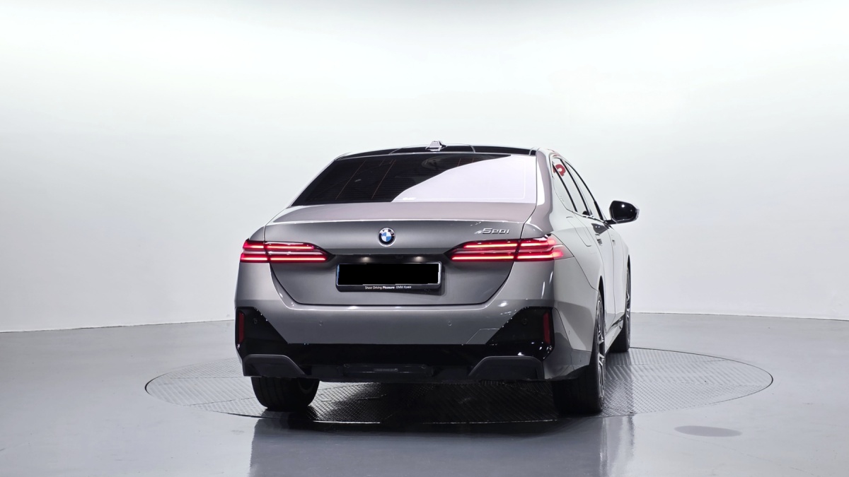 BMW 5 Series, 2025 — фото 4 из 12