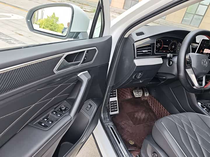 Volkswagen Tiguan L Pro, 2023 — фото 8 из 9