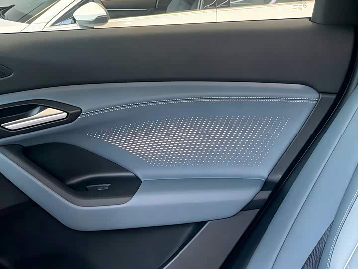 Audi Q6L e-tron, 2025 — фото 7 из 9