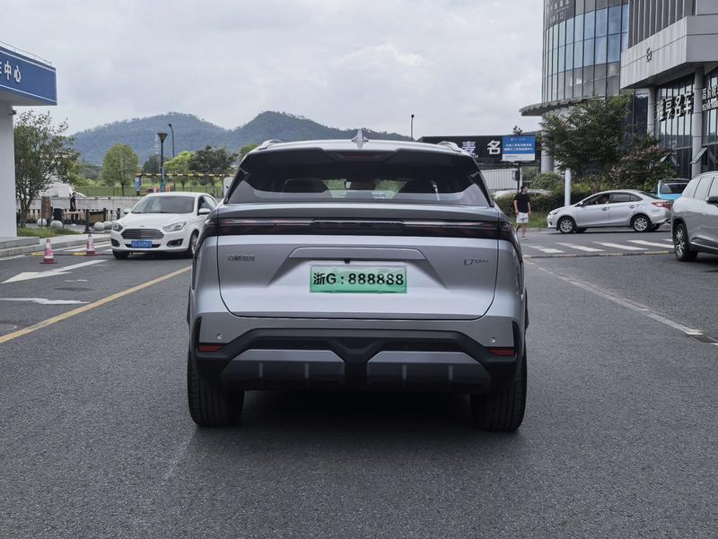 Geely Galaxy L7, 2026 — фото 5 из 11