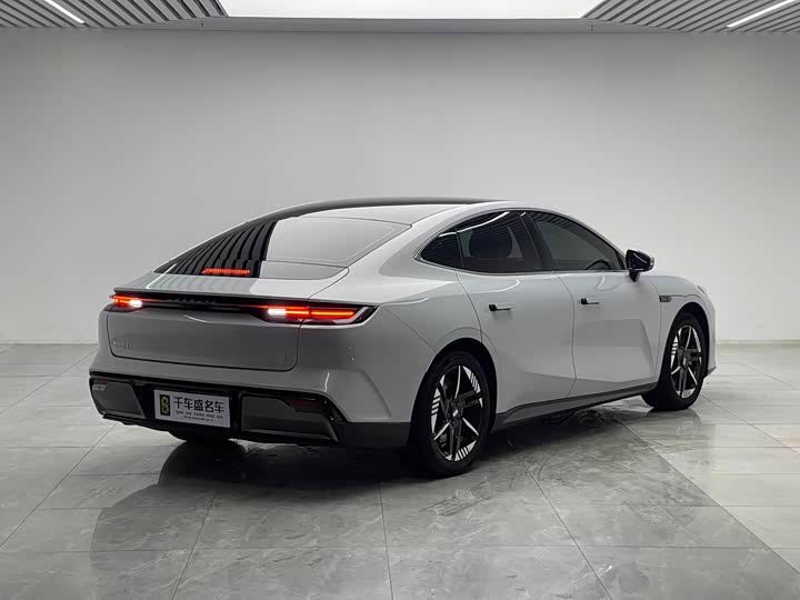 Geely Galaxy E8, 2024 — фото 6 из 9