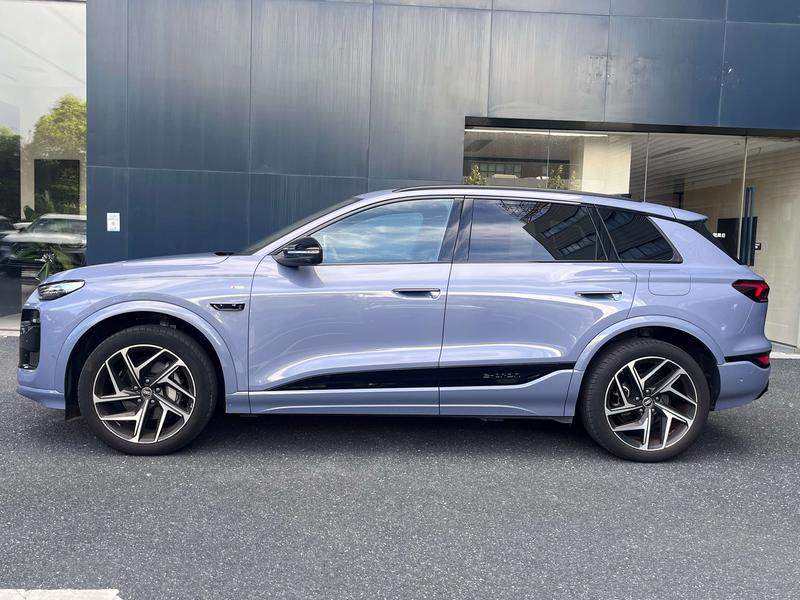 Audi Q6L e-tron, 2025 — фото 3 из 12