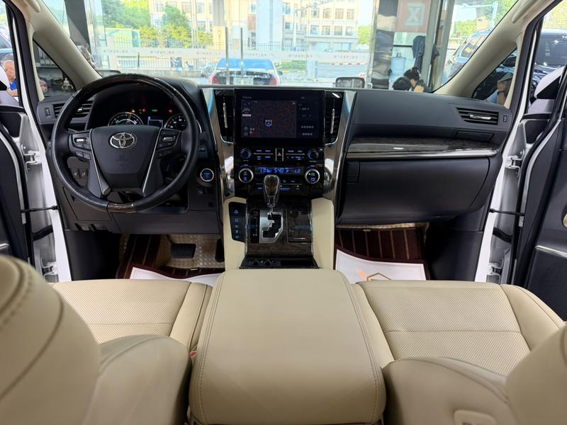 Toyota Alphard, 2022 — фото 10 из 12