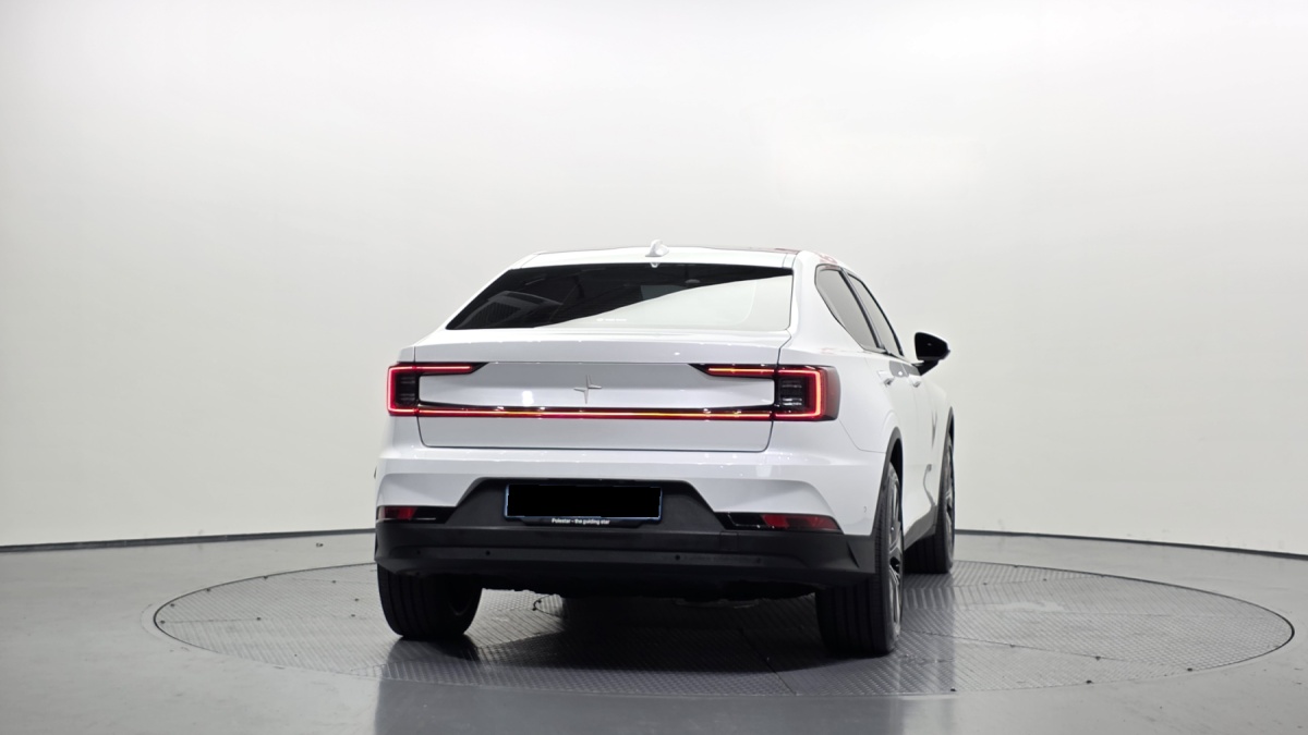 Polestar 2, 2023 — фото 4 из 12