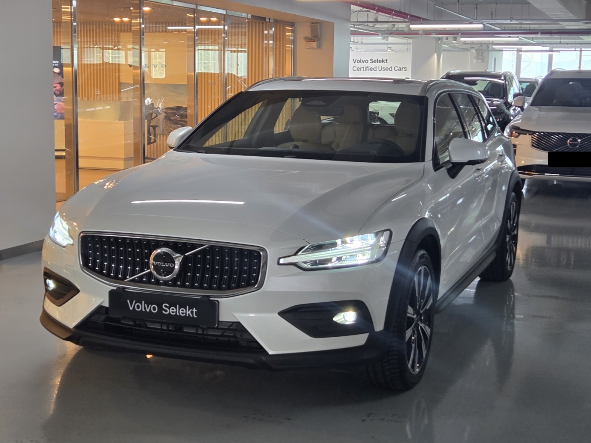Volvo V60, 2025 — купить в Кирове под ключ