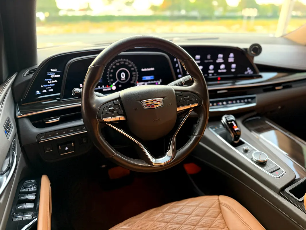 Cadillac Escalade, 2023 — фото 8 из 10