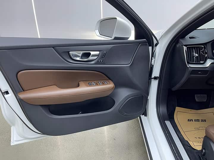Volvo S60, 2025 — фото 8 из 9
