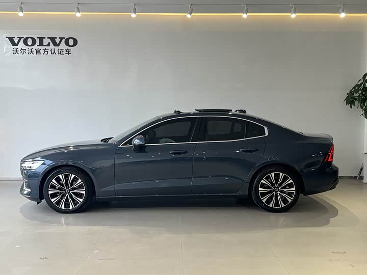 Volvo S60, 2024 — фото 7 из 9