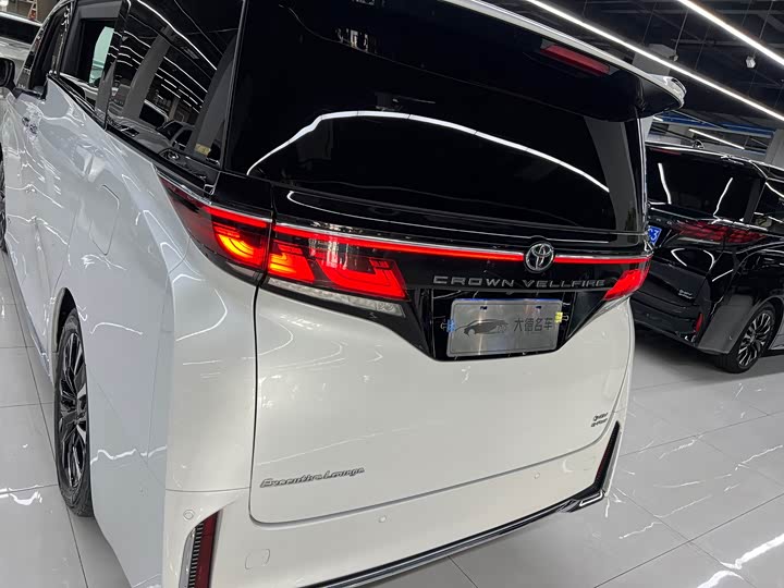 Toyota Vellfire, 2023 — фото 7 из 9