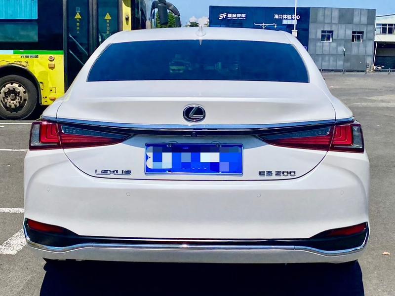 Lexus ES, 2023 — фото 5 из 10