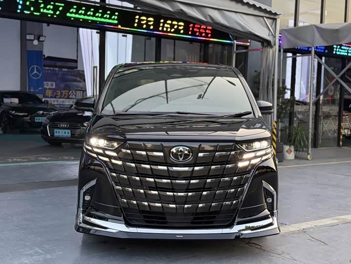 Toyota Alphard, 2025 — фото 2 из 9