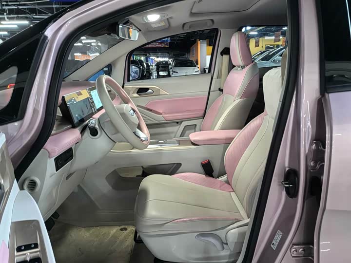 Geely Geometry E Firefly, 2023 — фото 4 из 9