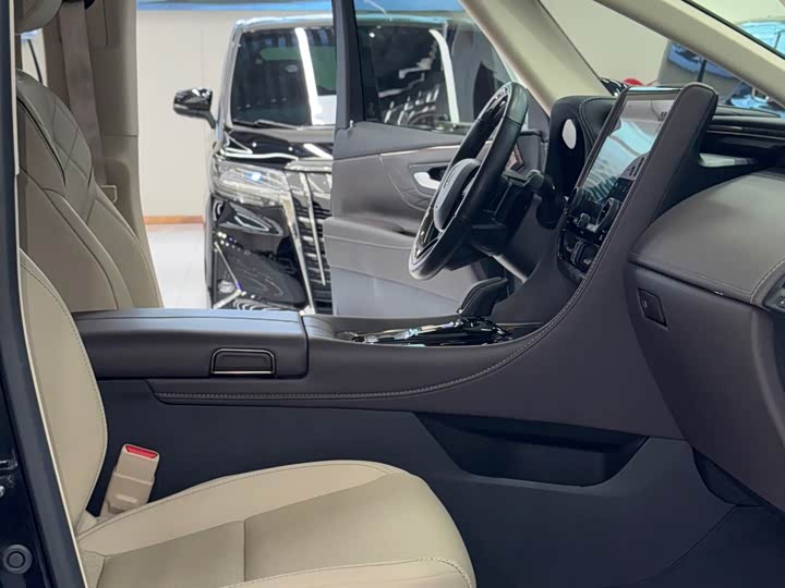 Toyota Vellfire, 2023 — фото 7 из 9