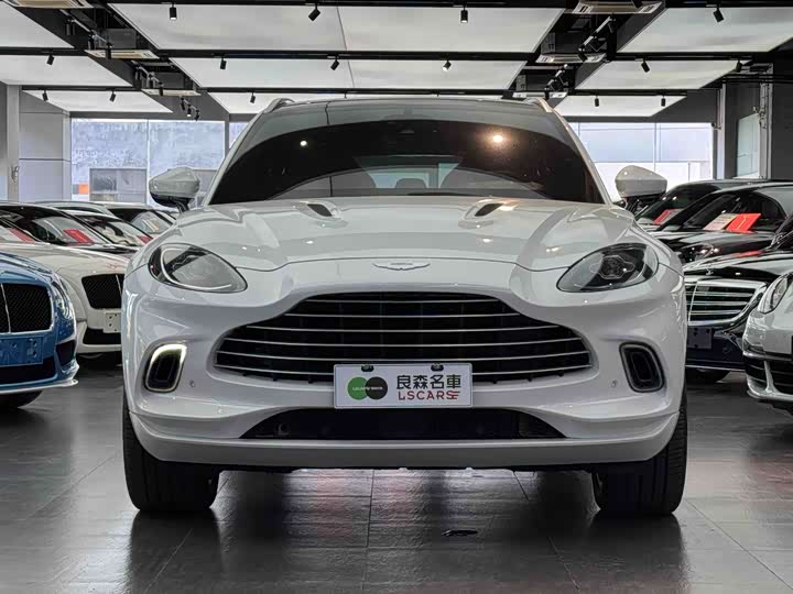 Aston Martin DBX, 2022 — фото 2 из 9