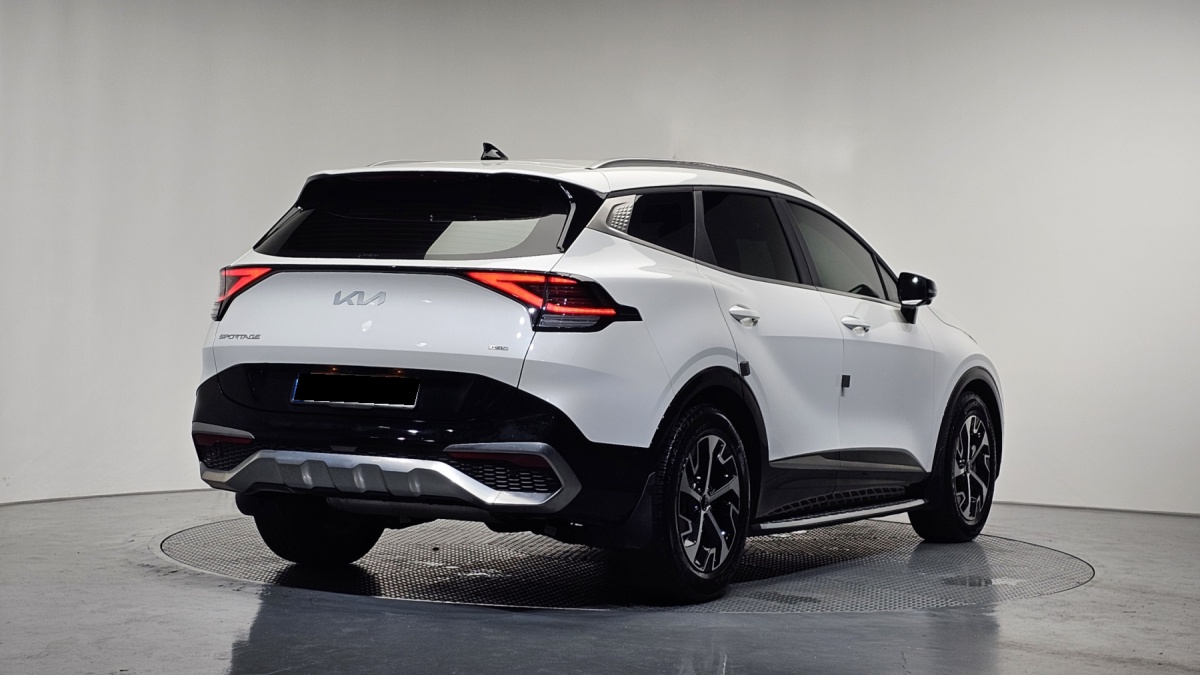 Kia Sportage, 2023 — фото 2 из 12