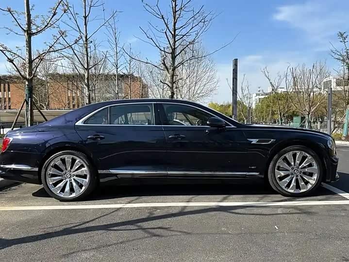 Bentley Flying Spur, 2022 — фото 4 из 9